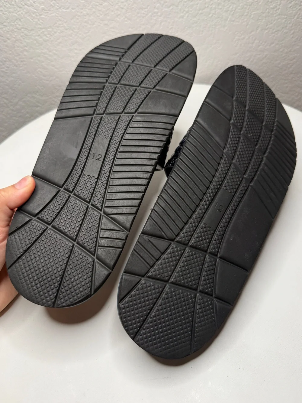 Robert Graham Black Navy Embossed Slide Sandals Size 12